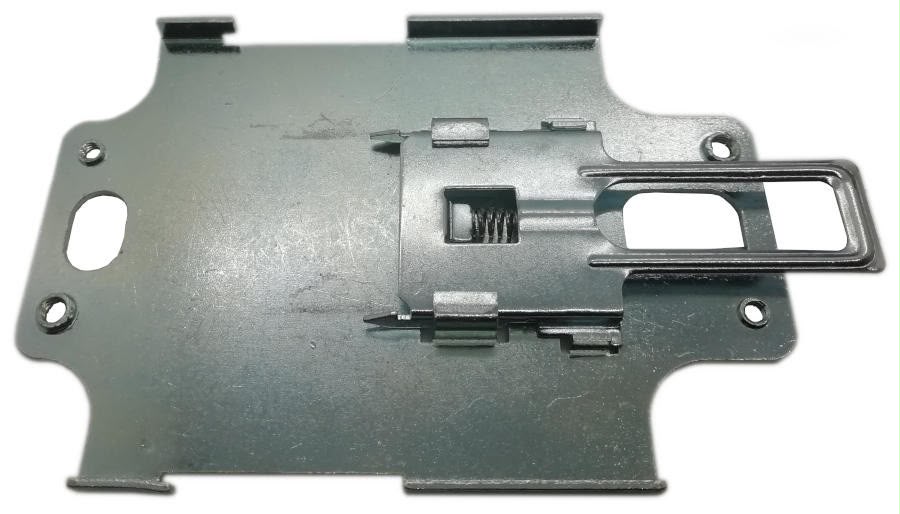 ACCESORIO DE MONTAJE EN RIEL DIN DRA21 PARA BREAKER NM8N-125 CHINT